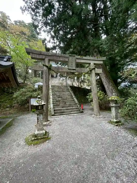 玉置神社の{uncategorized: "未分類", other: "その他", undefined: "問題あり", building: "その他建物", grave: "お墓", sacred_gate: "鳥居", guardian: "狛犬", statue: "像", buddha: "仏像", history: "歴史", nature: "自然", garden: "庭園", animal: "動物", pagoda: "塔", temizu: "手水舎", mountain_gate: "山門・神門", sanctuary: "本殿・本堂", subordinate: "末社・摂社", art: "芸術", scenery: "景色", jizo: "地蔵", ema: "絵馬", goshuin: "御朱印", omikuji: "おみくじ", items: "授与品その他", amulet: "お守り", goshuincho: "御朱印帳", eats: "食事", festival: "お祭り", votive_dance: "神楽", shichigosan: "七五三参", wedding: "結婚式", experience: "体験その他", initially: "初詣", around: "周辺", anti_infection: "感染症対策"}
