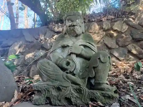 城山神社の像