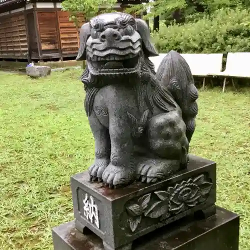 鶴岡護国神社の狛犬