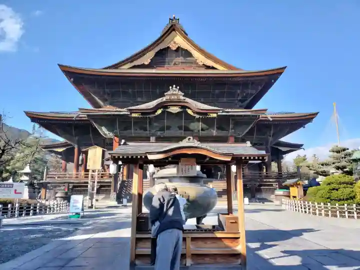 善光寺の{uncategorized: "未分類", other: "その他", undefined: "問題あり", building: "その他建物", grave: "お墓", sacred_gate: "鳥居", guardian: "狛犬", statue: "像", buddha: "仏像", history: "歴史", nature: "自然", garden: "庭園", animal: "動物", pagoda: "塔", temizu: "手水舎", mountain_gate: "山門・神門", sanctuary: "本殿・本堂", subordinate: "末社・摂社", art: "芸術", scenery: "景色", jizo: "地蔵", ema: "絵馬", goshuin: "御朱印", omikuji: "おみくじ", items: "授与品その他", amulet: "お守り", goshuincho: "御朱印帳", eats: "食事", festival: "お祭り", votive_dance: "神楽", shichigosan: "七五三参", wedding: "結婚式", experience: "体験その他", initially: "初詣", around: "周辺", anti_infection: "感染症対策"}