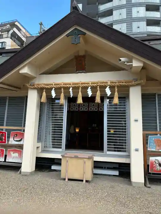 今宮戎神社の{uncategorized: "未分類", other: "その他", undefined: "問題あり", building: "その他建物", grave: "お墓", sacred_gate: "鳥居", guardian: "狛犬", statue: "像", buddha: "仏像", history: "歴史", nature: "自然", garden: "庭園", animal: "動物", pagoda: "塔", temizu: "手水舎", mountain_gate: "山門・神門", sanctuary: "本殿・本堂", subordinate: "末社・摂社", art: "芸術", scenery: "景色", jizo: "地蔵", ema: "絵馬", goshuin: "御朱印", omikuji: "おみくじ", items: "授与品その他", amulet: "お守り", goshuincho: "御朱印帳", eats: "食事", festival: "お祭り", votive_dance: "神楽", shichigosan: "七五三参", wedding: "結婚式", experience: "体験その他", initially: "初詣", around: "周辺", anti_infection: "感染症対策"}