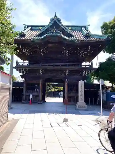 題経寺（柴又帝釈天）の山門