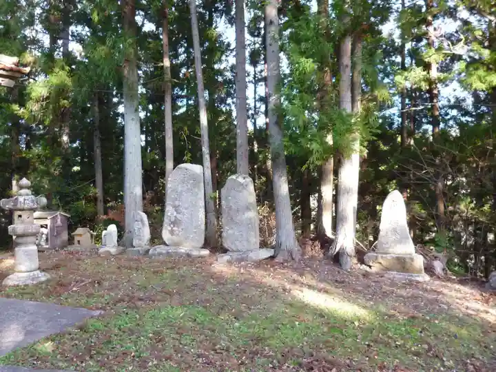 八幡神社(鹿折)の末社・摂社