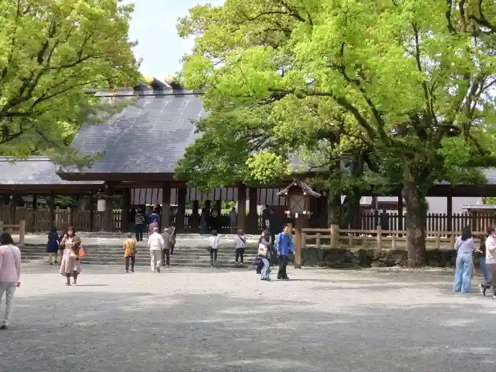 熱田神宮の{uncategorized: "未分類", other: "その他", undefined: "問題あり", building: "その他建物", grave: "お墓", sacred_gate: "鳥居", guardian: "狛犬", statue: "像", buddha: "仏像", history: "歴史", nature: "自然", garden: "庭園", animal: "動物", pagoda: "塔", temizu: "手水舎", mountain_gate: "山門・神門", sanctuary: "本殿・本堂", subordinate: "末社・摂社", art: "芸術", scenery: "景色", jizo: "地蔵", ema: "絵馬", goshuin: "御朱印", omikuji: "おみくじ", items: "授与品その他", amulet: "お守り", goshuincho: "御朱印帳", eats: "食事", festival: "お祭り", votive_dance: "神楽", shichigosan: "七五三参", wedding: "結婚式", experience: "体験その他", initially: "初詣", around: "周辺", anti_infection: "感染症対策"}