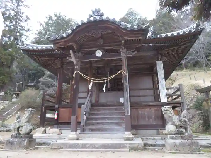 甲弩神社の本殿・本堂
