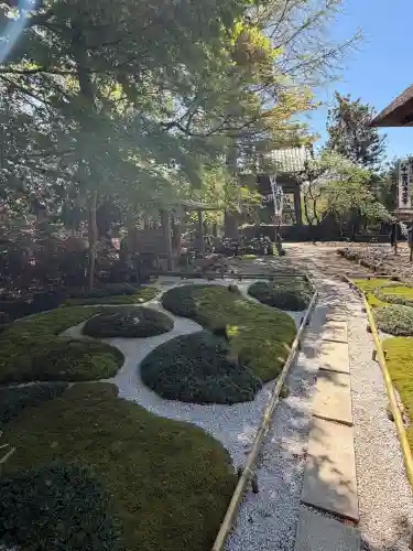 杉本寺の{uncategorized: "未分類", other: "その他", undefined: "問題あり", building: "その他建物", grave: "お墓", sacred_gate: "鳥居", guardian: "狛犬", statue: "像", buddha: "仏像", history: "歴史", nature: "自然", garden: "庭園", animal: "動物", pagoda: "塔", temizu: "手水舎", mountain_gate: "山門・神門", sanctuary: "本殿・本堂", subordinate: "末社・摂社", art: "芸術", scenery: "景色", jizo: "地蔵", ema: "絵馬", goshuin: "御朱印", omikuji: "おみくじ", items: "授与品その他", amulet: "お守り", goshuincho: "御朱印帳", eats: "食事", festival: "お祭り", votive_dance: "神楽", shichigosan: "七五三参", wedding: "結婚式", experience: "体験その他", initially: "初詣", around: "周辺", anti_infection: "感染症対策"}
