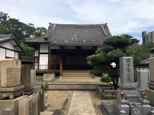 西照寺の本殿