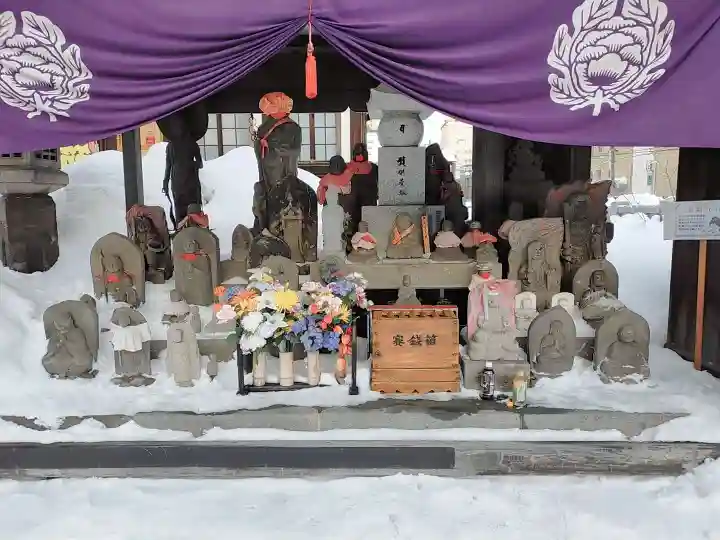 成田山札幌別院新栄寺の仏像