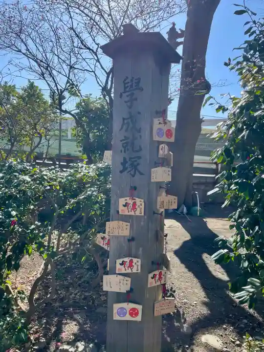 北野天神(仲六郷北野神社)の{uncategorized: "未分類", other: "その他", undefined: "問題あり", building: "その他建物", grave: "お墓", sacred_gate: "鳥居", guardian: "狛犬", statue: "像", buddha: "仏像", history: "歴史", nature: "自然", garden: "庭園", animal: "動物", pagoda: "塔", temizu: "手水舎", mountain_gate: "山門・神門", sanctuary: "本殿・本堂", subordinate: "末社・摂社", art: "芸術", scenery: "景色", jizo: "地蔵", ema: "絵馬", goshuin: "御朱印", omikuji: "おみくじ", items: "授与品その他", amulet: "お守り", goshuincho: "御朱印帳", eats: "食事", festival: "お祭り", votive_dance: "神楽", shichigosan: "七五三参", wedding: "結婚式", experience: "体験その他", initially: "初詣", around: "周辺", anti_infection: "感染症対策"}