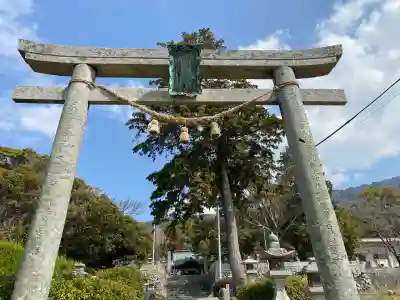 春日神社の{uncategorized: "未分類", other: "その他", undefined: "問題あり", building: "その他建物", grave: "お墓", sacred_gate: "鳥居", guardian: "狛犬", statue: "像", buddha: "仏像", history: "歴史", nature: "自然", garden: "庭園", animal: "動物", pagoda: "塔", temizu: "手水舎", mountain_gate: "山門・神門", sanctuary: "本殿・本堂", subordinate: "末社・摂社", art: "芸術", scenery: "景色", jizo: "地蔵", ema: "絵馬", goshuin: "御朱印", omikuji: "おみくじ", items: "授与品その他", amulet: "お守り", goshuincho: "御朱印帳", eats: "食事", festival: "お祭り", votive_dance: "神楽", shichigosan: "七五三参", wedding: "結婚式", experience: "体験その他", initially: "初詣", around: "周辺", anti_infection: "感染症対策"}