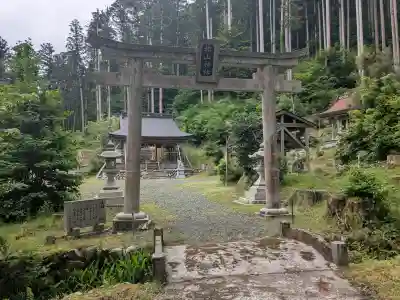 横山神社の{uncategorized: "未分類", other: "その他", undefined: "問題あり", building: "その他建物", grave: "お墓", sacred_gate: "鳥居", guardian: "狛犬", statue: "像", buddha: "仏像", history: "歴史", nature: "自然", garden: "庭園", animal: "動物", pagoda: "塔", temizu: "手水舎", mountain_gate: "山門・神門", sanctuary: "本殿・本堂", subordinate: "末社・摂社", art: "芸術", scenery: "景色", jizo: "地蔵", ema: "絵馬", goshuin: "御朱印", omikuji: "おみくじ", items: "授与品その他", amulet: "お守り", goshuincho: "御朱印帳", eats: "食事", festival: "お祭り", votive_dance: "神楽", shichigosan: "七五三参", wedding: "結婚式", experience: "体験その他", initially: "初詣", around: "周辺", anti_infection: "感染症対策"}