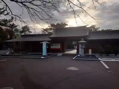 氣比神宮の山門・神門