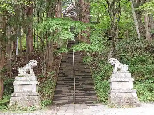 戸隠神社宝光社の{uncategorized: "未分類", other: "その他", undefined: "問題あり", building: "その他建物", grave: "お墓", sacred_gate: "鳥居", guardian: "狛犬", statue: "像", buddha: "仏像", history: "歴史", nature: "自然", garden: "庭園", animal: "動物", pagoda: "塔", temizu: "手水舎", mountain_gate: "山門・神門", sanctuary: "本殿・本堂", subordinate: "末社・摂社", art: "芸術", scenery: "景色", jizo: "地蔵", ema: "絵馬", goshuin: "御朱印", omikuji: "おみくじ", items: "授与品その他", amulet: "お守り", goshuincho: "御朱印帳", eats: "食事", festival: "お祭り", votive_dance: "神楽", shichigosan: "七五三参", wedding: "結婚式", experience: "体験その他", initially: "初詣", around: "周辺", anti_infection: "感染症対策"}