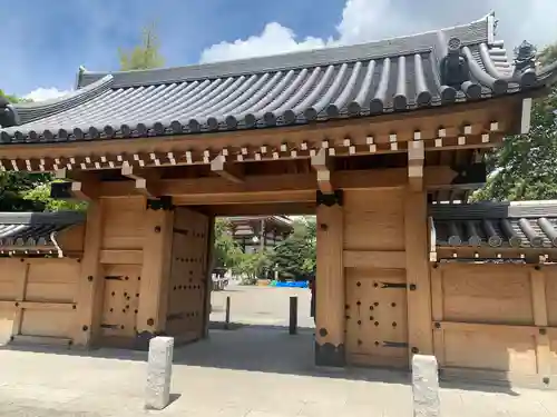 西新井大師総持寺の山門・神門