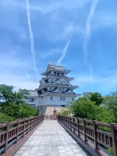 白髭神社の{uncategorized: "未分類", other: "その他", undefined: "問題あり", building: "その他建物", grave: "お墓", sacred_gate: "鳥居", guardian: "狛犬", statue: "像", buddha: "仏像", history: "歴史", nature: "自然", garden: "庭園", animal: "動物", pagoda: "塔", temizu: "手水舎", mountain_gate: "山門・神門", sanctuary: "本殿・本堂", subordinate: "末社・摂社", art: "芸術", scenery: "景色", jizo: "地蔵", ema: "絵馬", goshuin: "御朱印", omikuji: "おみくじ", items: "授与品その他", amulet: "お守り", goshuincho: "御朱印帳", eats: "食事", festival: "お祭り", votive_dance: "神楽", shichigosan: "七五三参", wedding: "結婚式", experience: "体験その他", initially: "初詣", around: "周辺", anti_infection: "感染症対策"}