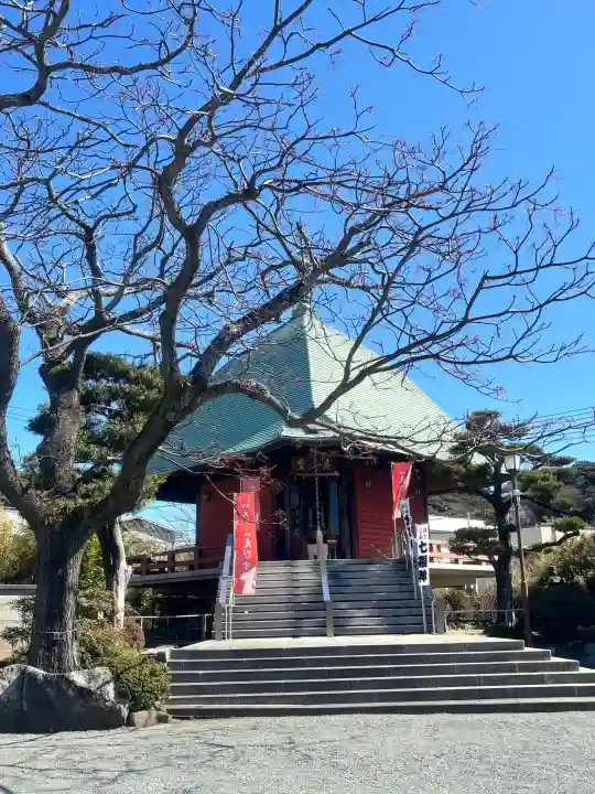 本覚寺の{uncategorized: "未分類", other: "その他", undefined: "問題あり", building: "その他建物", grave: "お墓", sacred_gate: "鳥居", guardian: "狛犬", statue: "像", buddha: "仏像", history: "歴史", nature: "自然", garden: "庭園", animal: "動物", pagoda: "塔", temizu: "手水舎", mountain_gate: "山門・神門", sanctuary: "本殿・本堂", subordinate: "末社・摂社", art: "芸術", scenery: "景色", jizo: "地蔵", ema: "絵馬", goshuin: "御朱印", omikuji: "おみくじ", items: "授与品その他", amulet: "お守り", goshuincho: "御朱印帳", eats: "食事", festival: "お祭り", votive_dance: "神楽", shichigosan: "七五三参", wedding: "結婚式", experience: "体験その他", initially: "初詣", around: "周辺", anti_infection: "感染症対策"}