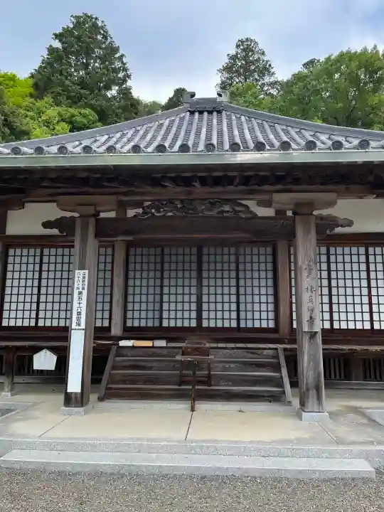棲真寺の{uncategorized: "未分類", other: "その他", undefined: "問題あり", building: "その他建物", grave: "お墓", sacred_gate: "鳥居", guardian: "狛犬", statue: "像", buddha: "仏像", history: "歴史", nature: "自然", garden: "庭園", animal: "動物", pagoda: "塔", temizu: "手水舎", mountain_gate: "山門・神門", sanctuary: "本殿・本堂", subordinate: "末社・摂社", art: "芸術", scenery: "景色", jizo: "地蔵", ema: "絵馬", goshuin: "御朱印", omikuji: "おみくじ", items: "授与品その他", amulet: "お守り", goshuincho: "御朱印帳", eats: "食事", festival: "お祭り", votive_dance: "神楽", shichigosan: "七五三参", wedding: "結婚式", experience: "体験その他", initially: "初詣", around: "周辺", anti_infection: "感染症対策"}