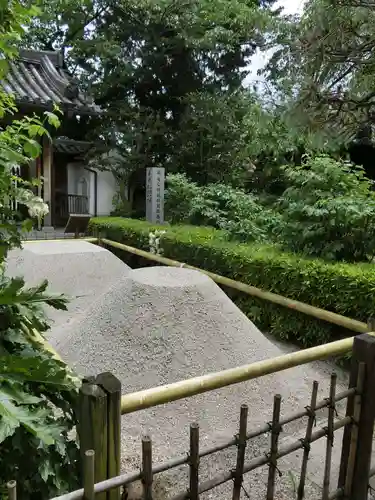 石光寺の庭園