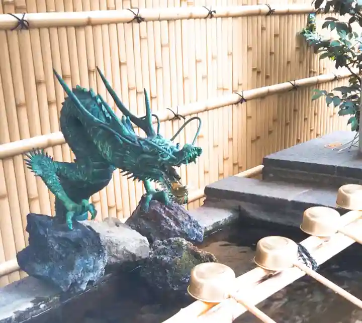 銀杏岡八幡神社の手水舎