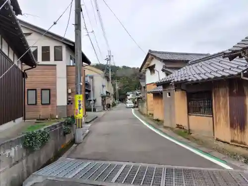 若狭姫神社（若狭彦神社下社）の{uncategorized: "未分類", other: "その他", undefined: "問題あり", building: "その他建物", grave: "お墓", sacred_gate: "鳥居", guardian: "狛犬", statue: "像", buddha: "仏像", history: "歴史", nature: "自然", garden: "庭園", animal: "動物", pagoda: "塔", temizu: "手水舎", mountain_gate: "山門・神門", sanctuary: "本殿・本堂", subordinate: "末社・摂社", art: "芸術", scenery: "景色", jizo: "地蔵", ema: "絵馬", goshuin: "御朱印", omikuji: "おみくじ", items: "授与品その他", amulet: "お守り", goshuincho: "御朱印帳", eats: "食事", festival: "お祭り", votive_dance: "神楽", shichigosan: "七五三参", wedding: "結婚式", experience: "体験その他", initially: "初詣", around: "周辺", anti_infection: "感染症対策"}