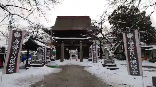 鳥海月山両所宮の山門