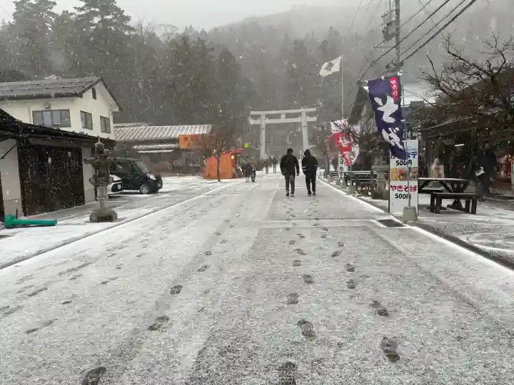 諏訪大社の{uncategorized: "未分類", other: "その他", undefined: "問題あり", building: "その他建物", grave: "お墓", sacred_gate: "鳥居", guardian: "狛犬", statue: "像", buddha: "仏像", history: "歴史", nature: "自然", garden: "庭園", animal: "動物", pagoda: "塔", temizu: "手水舎", mountain_gate: "山門・神門", sanctuary: "本殿・本堂", subordinate: "末社・摂社", art: "芸術", scenery: "景色", jizo: "地蔵", ema: "絵馬", goshuin: "御朱印", omikuji: "おみくじ", items: "授与品その他", amulet: "お守り", goshuincho: "御朱印帳", eats: "食事", festival: "お祭り", votive_dance: "神楽", shichigosan: "七五三参", wedding: "結婚式", experience: "体験その他", initially: "初詣", around: "周辺", anti_infection: "感染症対策"}