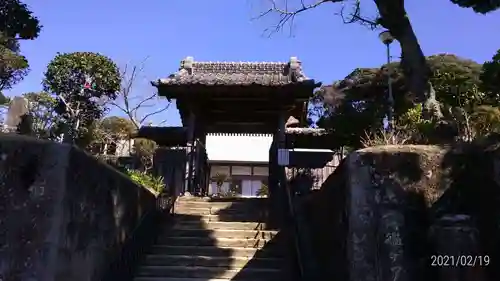 玉泉寺の山門