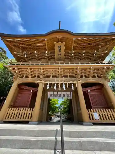 健軍神社の山門