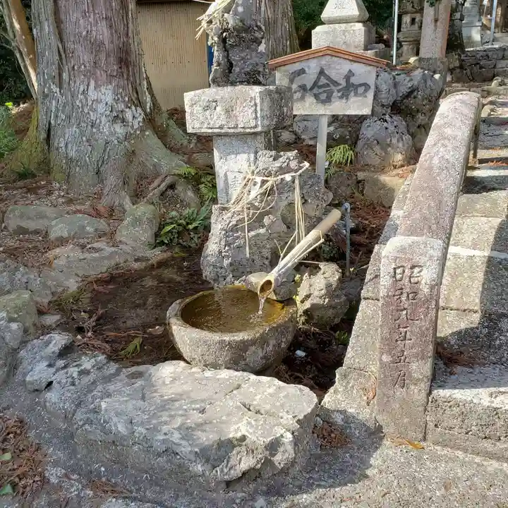 鳴谷神社の手水舎