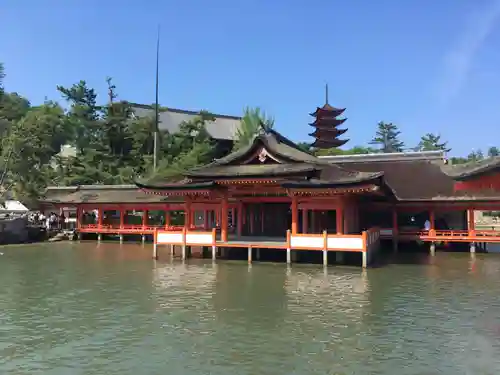 厳島神社の本殿