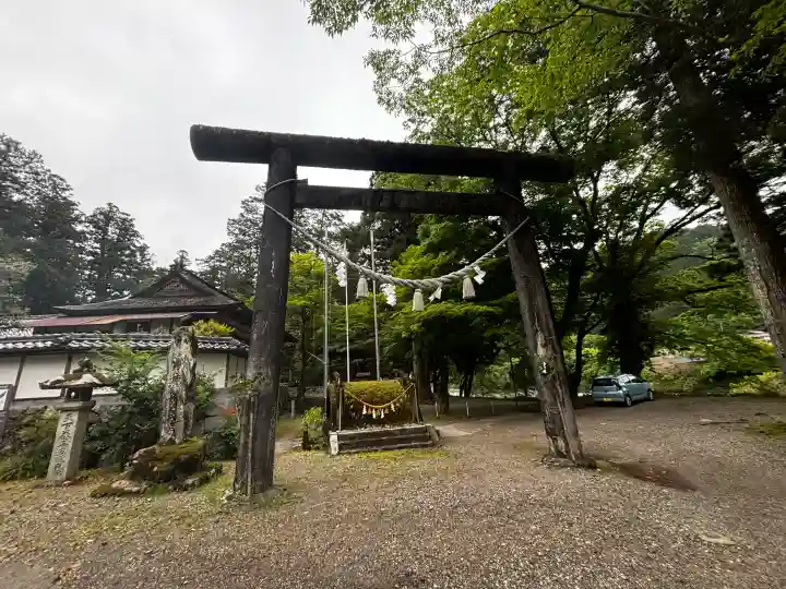 洲原神社の{uncategorized: "未分類", other: "その他", undefined: "問題あり", building: "その他建物", grave: "お墓", sacred_gate: "鳥居", guardian: "狛犬", statue: "像", buddha: "仏像", history: "歴史", nature: "自然", garden: "庭園", animal: "動物", pagoda: "塔", temizu: "手水舎", mountain_gate: "山門・神門", sanctuary: "本殿・本堂", subordinate: "末社・摂社", art: "芸術", scenery: "景色", jizo: "地蔵", ema: "絵馬", goshuin: "御朱印", omikuji: "おみくじ", items: "授与品その他", amulet: "お守り", goshuincho: "御朱印帳", eats: "食事", festival: "お祭り", votive_dance: "神楽", shichigosan: "七五三参", wedding: "結婚式", experience: "体験その他", initially: "初詣", around: "周辺", anti_infection: "感染症対策"}