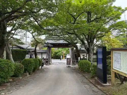 西教寺の{uncategorized: "未分類", other: "その他", undefined: "問題あり", building: "その他建物", grave: "お墓", sacred_gate: "鳥居", guardian: "狛犬", statue: "像", buddha: "仏像", history: "歴史", nature: "自然", garden: "庭園", animal: "動物", pagoda: "塔", temizu: "手水舎", mountain_gate: "山門・神門", sanctuary: "本殿・本堂", subordinate: "末社・摂社", art: "芸術", scenery: "景色", jizo: "地蔵", ema: "絵馬", goshuin: "御朱印", omikuji: "おみくじ", items: "授与品その他", amulet: "お守り", goshuincho: "御朱印帳", eats: "食事", festival: "お祭り", votive_dance: "神楽", shichigosan: "七五三参", wedding: "結婚式", experience: "体験その他", initially: "初詣", around: "周辺", anti_infection: "感染症対策"}