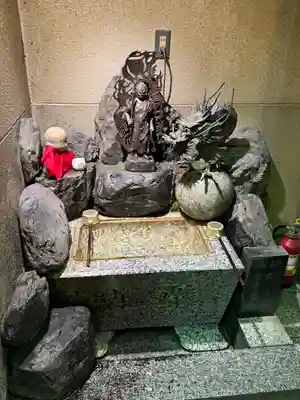 三瀧山不動院の手水舎