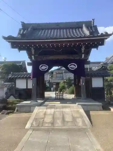 龍洞寺の山門