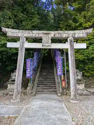 須佐神社の{uncategorized: "未分類", other: "その他", undefined: "問題あり", building: "その他建物", grave: "お墓", sacred_gate: "鳥居", guardian: "狛犬", statue: "像", buddha: "仏像", history: "歴史", nature: "自然", garden: "庭園", animal: "動物", pagoda: "塔", temizu: "手水舎", mountain_gate: "山門・神門", sanctuary: "本殿・本堂", subordinate: "末社・摂社", art: "芸術", scenery: "景色", jizo: "地蔵", ema: "絵馬", goshuin: "御朱印", omikuji: "おみくじ", items: "授与品その他", amulet: "お守り", goshuincho: "御朱印帳", eats: "食事", festival: "お祭り", votive_dance: "神楽", shichigosan: "七五三参", wedding: "結婚式", experience: "体験その他", initially: "初詣", around: "周辺", anti_infection: "感染症対策"}