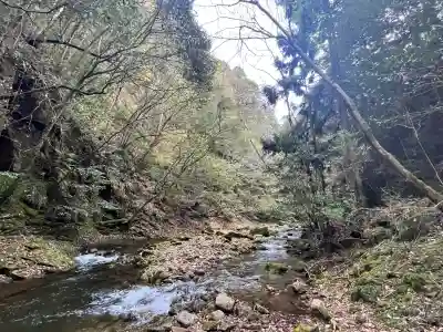 龍鎮神社の{uncategorized: "未分類", other: "その他", undefined: "問題あり", building: "その他建物", grave: "お墓", sacred_gate: "鳥居", guardian: "狛犬", statue: "像", buddha: "仏像", history: "歴史", nature: "自然", garden: "庭園", animal: "動物", pagoda: "塔", temizu: "手水舎", mountain_gate: "山門・神門", sanctuary: "本殿・本堂", subordinate: "末社・摂社", art: "芸術", scenery: "景色", jizo: "地蔵", ema: "絵馬", goshuin: "御朱印", omikuji: "おみくじ", items: "授与品その他", amulet: "お守り", goshuincho: "御朱印帳", eats: "食事", festival: "お祭り", votive_dance: "神楽", shichigosan: "七五三参", wedding: "結婚式", experience: "体験その他", initially: "初詣", around: "周辺", anti_infection: "感染症対策"}