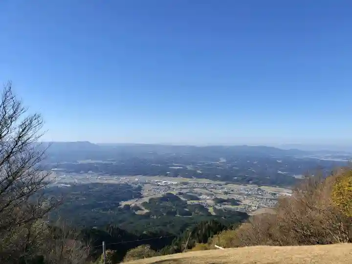 霊山寺の{uncategorized: "未分類", other: "その他", undefined: "問題あり", building: "その他建物", grave: "お墓", sacred_gate: "鳥居", guardian: "狛犬", statue: "像", buddha: "仏像", history: "歴史", nature: "自然", garden: "庭園", animal: "動物", pagoda: "塔", temizu: "手水舎", mountain_gate: "山門・神門", sanctuary: "本殿・本堂", subordinate: "末社・摂社", art: "芸術", scenery: "景色", jizo: "地蔵", ema: "絵馬", goshuin: "御朱印", omikuji: "おみくじ", items: "授与品その他", amulet: "お守り", goshuincho: "御朱印帳", eats: "食事", festival: "お祭り", votive_dance: "神楽", shichigosan: "七五三参", wedding: "結婚式", experience: "体験その他", initially: "初詣", around: "周辺", anti_infection: "感染症対策"}