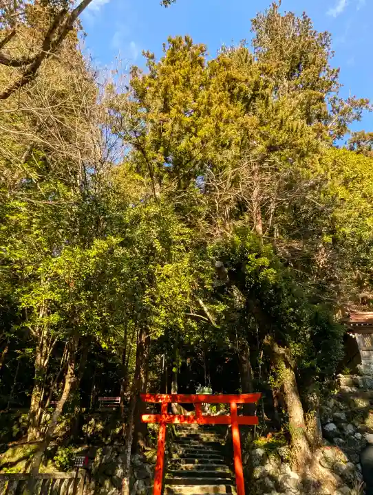 丹生川上神社(中社)の{uncategorized: "未分類", other: "その他", undefined: "問題あり", building: "その他建物", grave: "お墓", sacred_gate: "鳥居", guardian: "狛犬", statue: "像", buddha: "仏像", history: "歴史", nature: "自然", garden: "庭園", animal: "動物", pagoda: "塔", temizu: "手水舎", mountain_gate: "山門・神門", sanctuary: "本殿・本堂", subordinate: "末社・摂社", art: "芸術", scenery: "景色", jizo: "地蔵", ema: "絵馬", goshuin: "御朱印", omikuji: "おみくじ", items: "授与品その他", amulet: "お守り", goshuincho: "御朱印帳", eats: "食事", festival: "お祭り", votive_dance: "神楽", shichigosan: "七五三参", wedding: "結婚式", experience: "体験その他", initially: "初詣", around: "周辺", anti_infection: "感染症対策"}