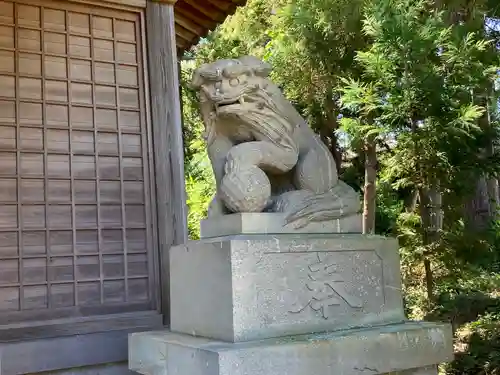 鮑玉白珠比咩命神社の狛犬