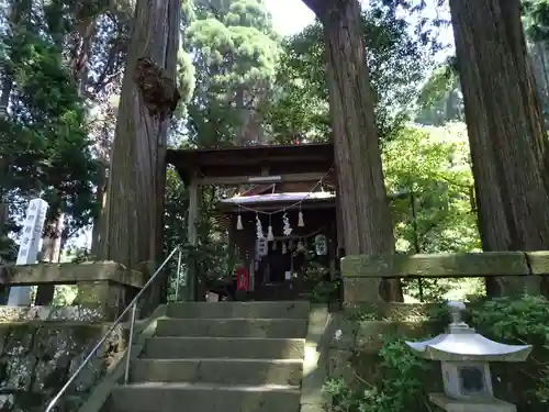 高森阿蘇神社の本殿