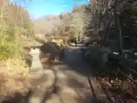 万治の石仏のその他建物