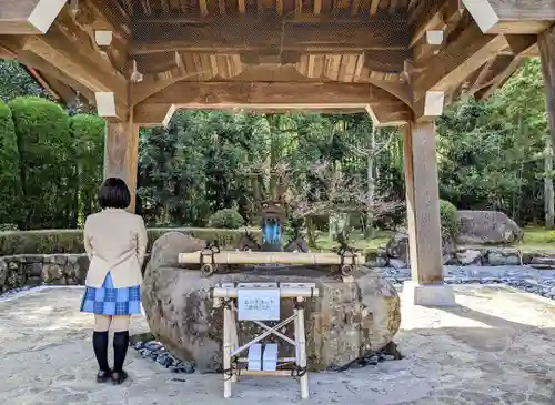 関西出雲久多見神社の手水