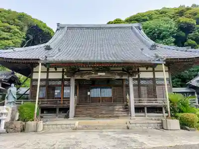 長満寺の本殿・本堂