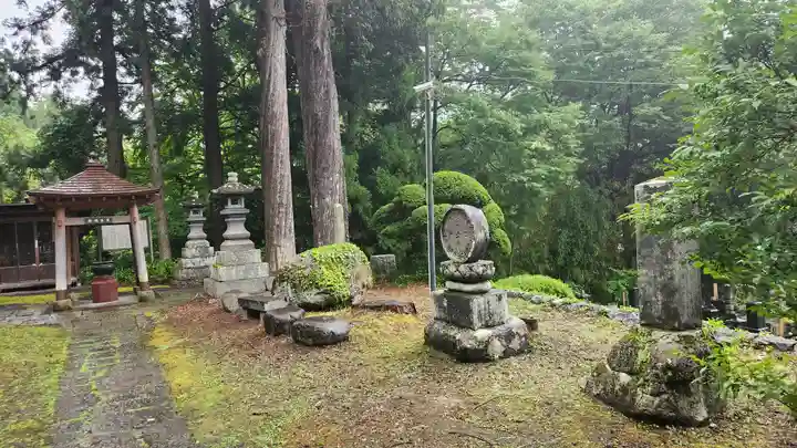 石行寺の庭園