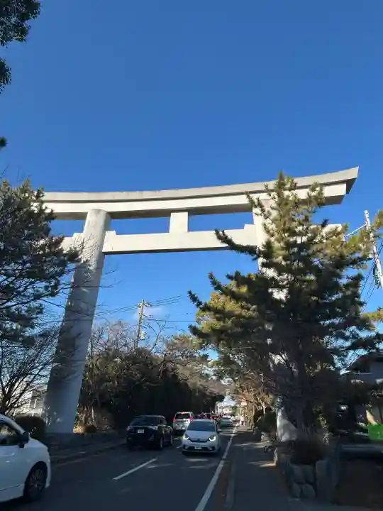 寒川神社の{uncategorized: "未分類", other: "その他", undefined: "問題あり", building: "その他建物", grave: "お墓", sacred_gate: "鳥居", guardian: "狛犬", statue: "像", buddha: "仏像", history: "歴史", nature: "自然", garden: "庭園", animal: "動物", pagoda: "塔", temizu: "手水舎", mountain_gate: "山門・神門", sanctuary: "本殿・本堂", subordinate: "末社・摂社", art: "芸術", scenery: "景色", jizo: "地蔵", ema: "絵馬", goshuin: "御朱印", omikuji: "おみくじ", items: "授与品その他", amulet: "お守り", goshuincho: "御朱印帳", eats: "食事", festival: "お祭り", votive_dance: "神楽", shichigosan: "七五三参", wedding: "結婚式", experience: "体験その他", initially: "初詣", around: "周辺", anti_infection: "感染症対策"}