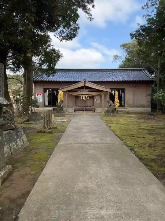 赤木日枝神社の{uncategorized: "未分類", other: "その他", undefined: "問題あり", building: "その他建物", grave: "お墓", sacred_gate: "鳥居", guardian: "狛犬", statue: "像", buddha: "仏像", history: "歴史", nature: "自然", garden: "庭園", animal: "動物", pagoda: "塔", temizu: "手水舎", mountain_gate: "山門・神門", sanctuary: "本殿・本堂", subordinate: "末社・摂社", art: "芸術", scenery: "景色", jizo: "地蔵", ema: "絵馬", goshuin: "御朱印", omikuji: "おみくじ", items: "授与品その他", amulet: "お守り", goshuincho: "御朱印帳", eats: "食事", festival: "お祭り", votive_dance: "神楽", shichigosan: "七五三参", wedding: "結婚式", experience: "体験その他", initially: "初詣", around: "周辺", anti_infection: "感染症対策"}