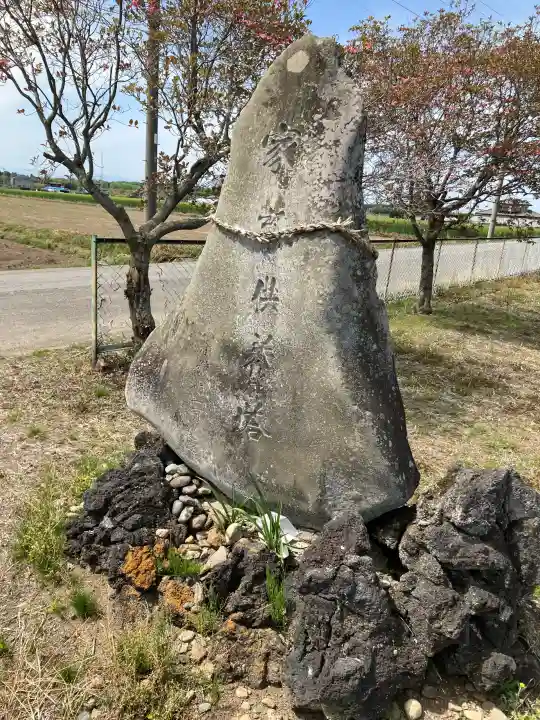 川中子小糠内熊野神社の{uncategorized: "未分類", other: "その他", undefined: "問題あり", building: "その他建物", grave: "お墓", sacred_gate: "鳥居", guardian: "狛犬", statue: "像", buddha: "仏像", history: "歴史", nature: "自然", garden: "庭園", animal: "動物", pagoda: "塔", temizu: "手水舎", mountain_gate: "山門・神門", sanctuary: "本殿・本堂", subordinate: "末社・摂社", art: "芸術", scenery: "景色", jizo: "地蔵", ema: "絵馬", goshuin: "御朱印", omikuji: "おみくじ", items: "授与品その他", amulet: "お守り", goshuincho: "御朱印帳", eats: "食事", festival: "お祭り", votive_dance: "神楽", shichigosan: "七五三参", wedding: "結婚式", experience: "体験その他", initially: "初詣", around: "周辺", anti_infection: "感染症対策"}