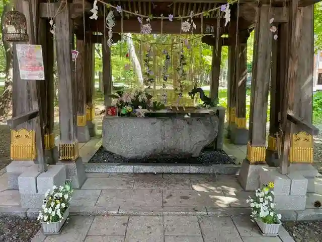 彌彦神社 (伊夜日子神社)の手水舎