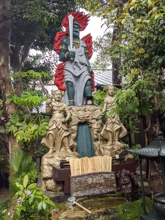 勝満山 崇彦寺の像