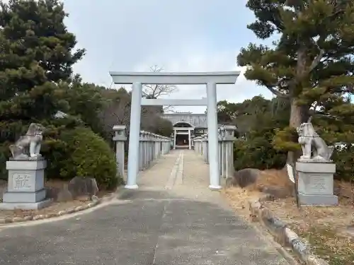 比佐豆知神社の{uncategorized: "未分類", other: "その他", undefined: "問題あり", building: "その他建物", grave: "お墓", sacred_gate: "鳥居", guardian: "狛犬", statue: "像", buddha: "仏像", history: "歴史", nature: "自然", garden: "庭園", animal: "動物", pagoda: "塔", temizu: "手水舎", mountain_gate: "山門・神門", sanctuary: "本殿・本堂", subordinate: "末社・摂社", art: "芸術", scenery: "景色", jizo: "地蔵", ema: "絵馬", goshuin: "御朱印", omikuji: "おみくじ", items: "授与品その他", amulet: "お守り", goshuincho: "御朱印帳", eats: "食事", festival: "お祭り", votive_dance: "神楽", shichigosan: "七五三参", wedding: "結婚式", experience: "体験その他", initially: "初詣", around: "周辺", anti_infection: "感染症対策"}